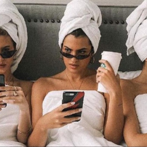 Meet your Posher, Jessica - Picture 1 of 1